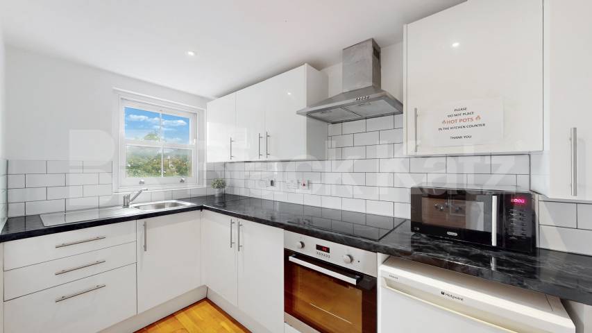Refurbished Refurbished Two Bedroom Flat in Elegant Period Conversion Rochester Road, Camden